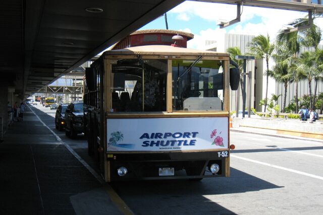 ホノルル　空港　シャトルバス