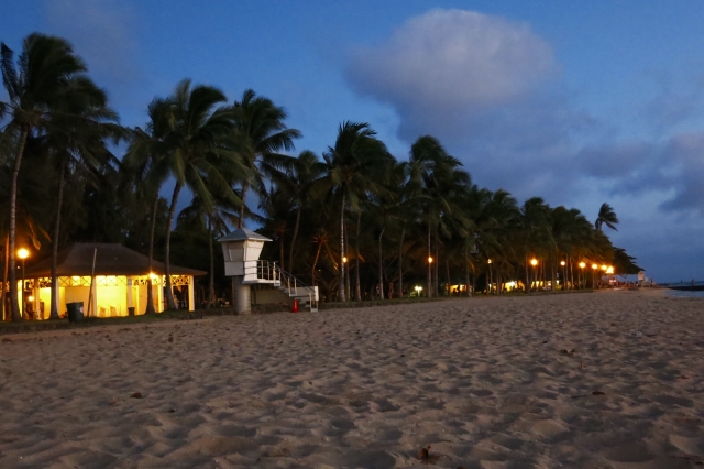 レストラン サンセット ビーチ沿いのレストラン