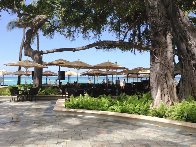 ワイキキのレストラン レストランのテラス ハワイアングルメ