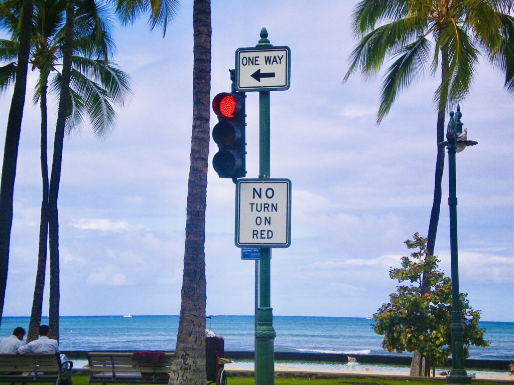 ハワイ ワイキキビーチの信号 ワイキキの街並み